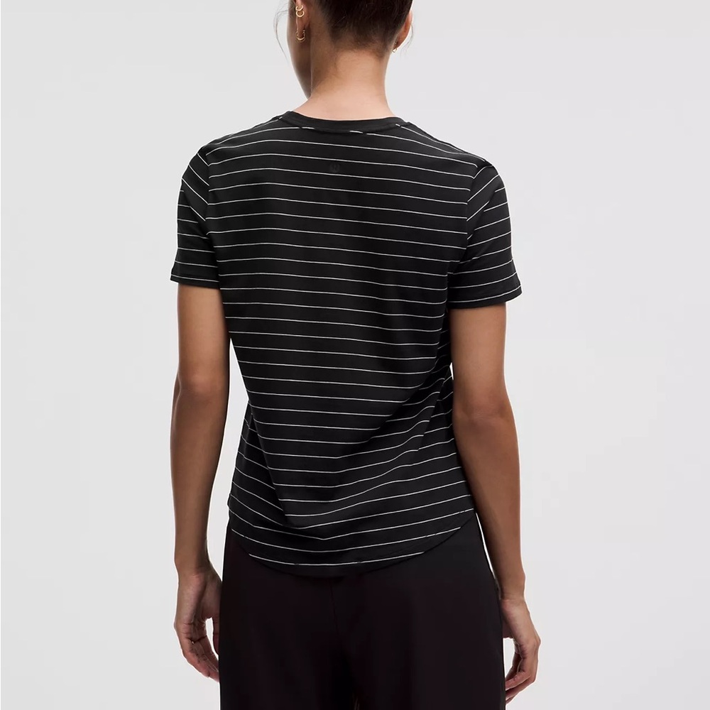 Lululemon Love‎ Crewneck T-Shirt Short Serve Stripe Black White - Picture 3 of 8
